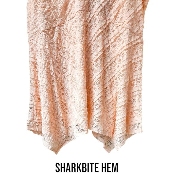 Torrid PlusโSize Babydoll Lace Crew Neck Sharkbite Hem Top 1X - Picture 8 of 16